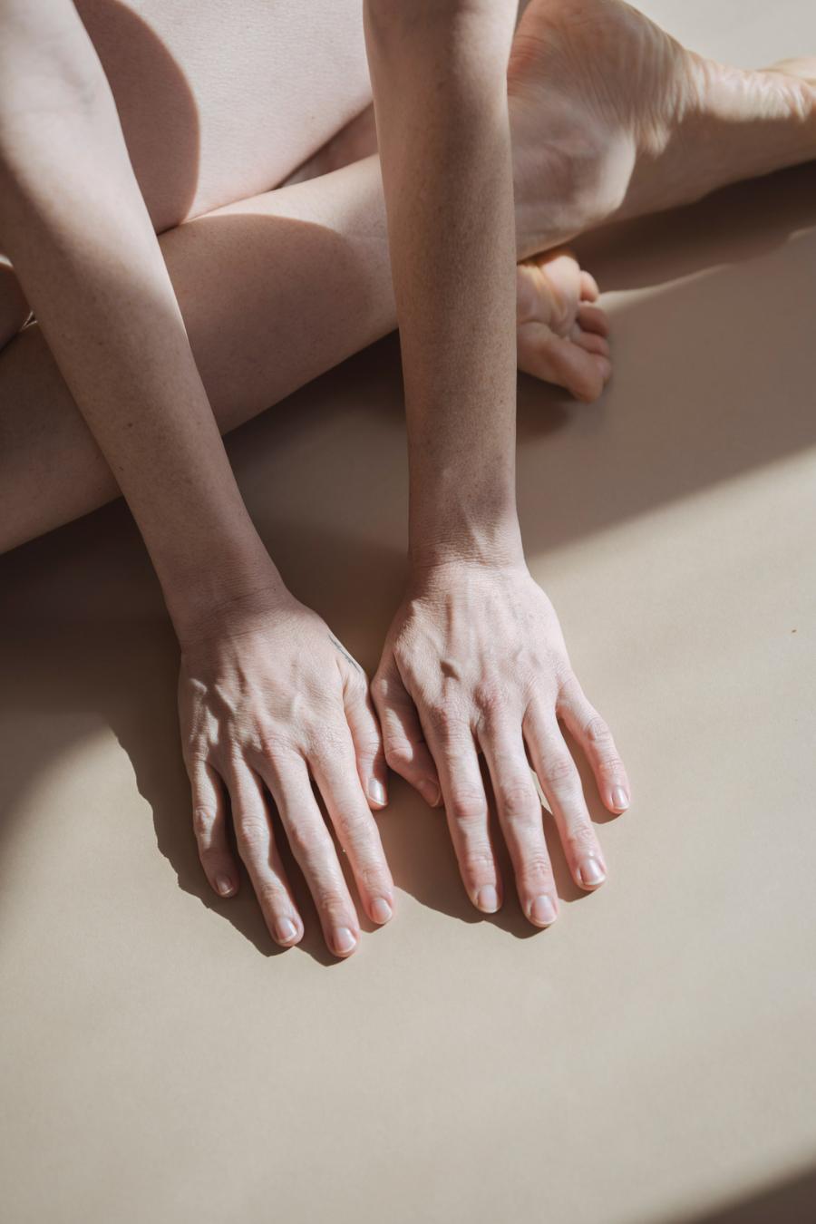 皮肤干燥起皮屑瘙痒吃什么中成药,皮肤干燥发痒掉屑用啥药