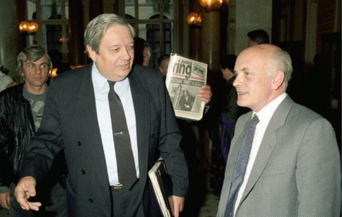 戈尔巴乔夫苏联解体事件,东欧剧变是由什么引起的