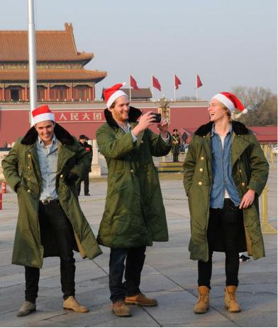 瑞典羊毛军大衣,军大衣在欧洲抢手货