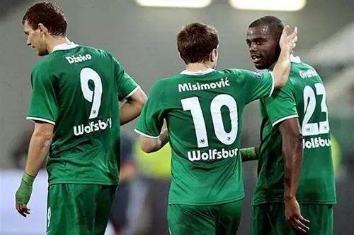 难忘的德甲最强三叉戟！横扫联赛吊打拜仁！夺64年队史首座冠军！