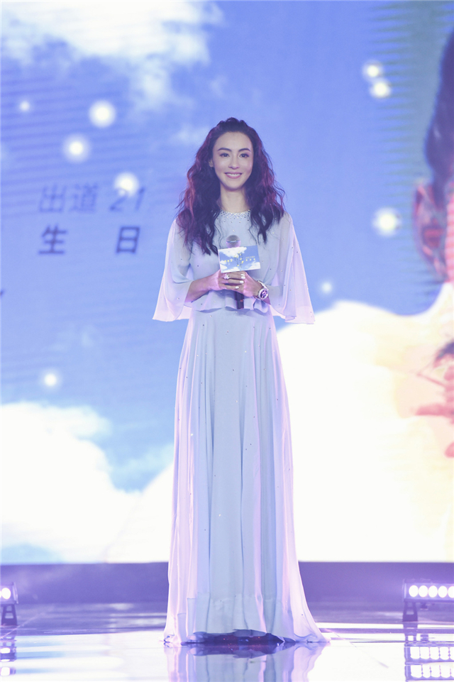 张柏芝穿牛仔裤的穿搭,哈伦裤张柏芝同款