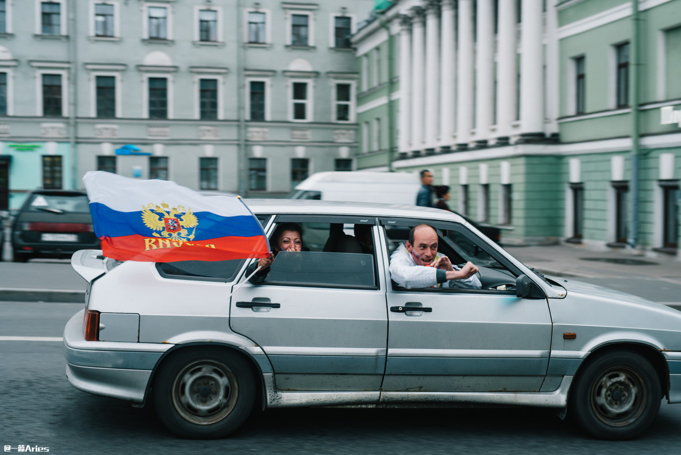 今天想帮我们的好邻居“战斗民族”俄罗斯，也上一次热搜