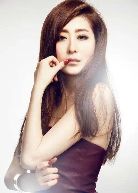 与周星驰签约8年只拍了2部戏,与周星驰签约8年只演2部戏