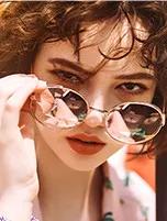 拥有lisa同款铁刘海,拥有香奈儿包包