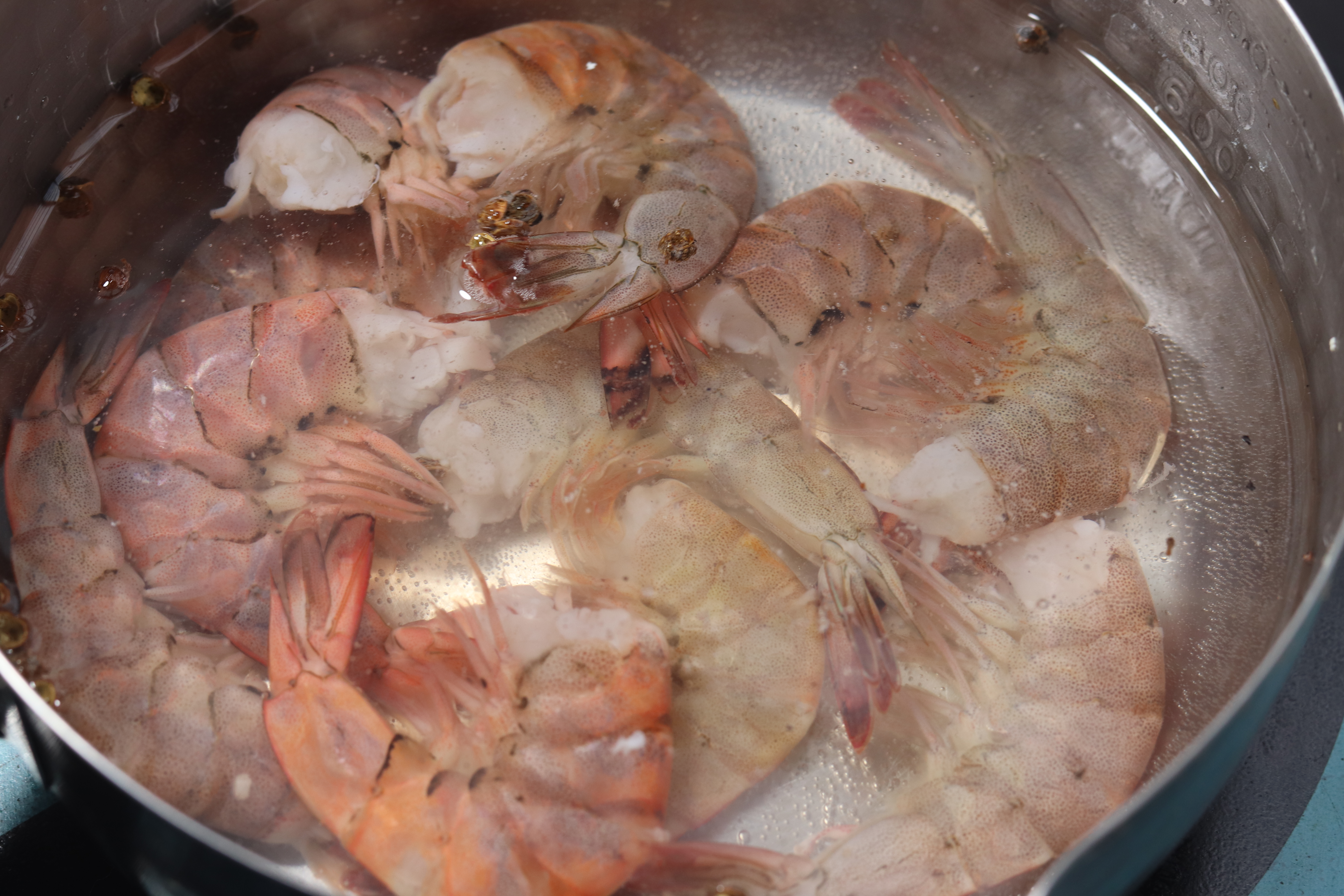 泡椒柠檬虾凉拌方法,凉拌柠檬虾太适合夏天了