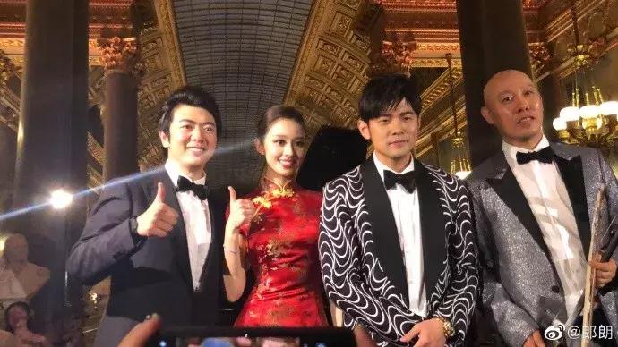 能嫁给王子的从来就不是“灰姑娘”，一起来看这场举办在世界五大宫殿之一的世纪梦幻婚礼吧