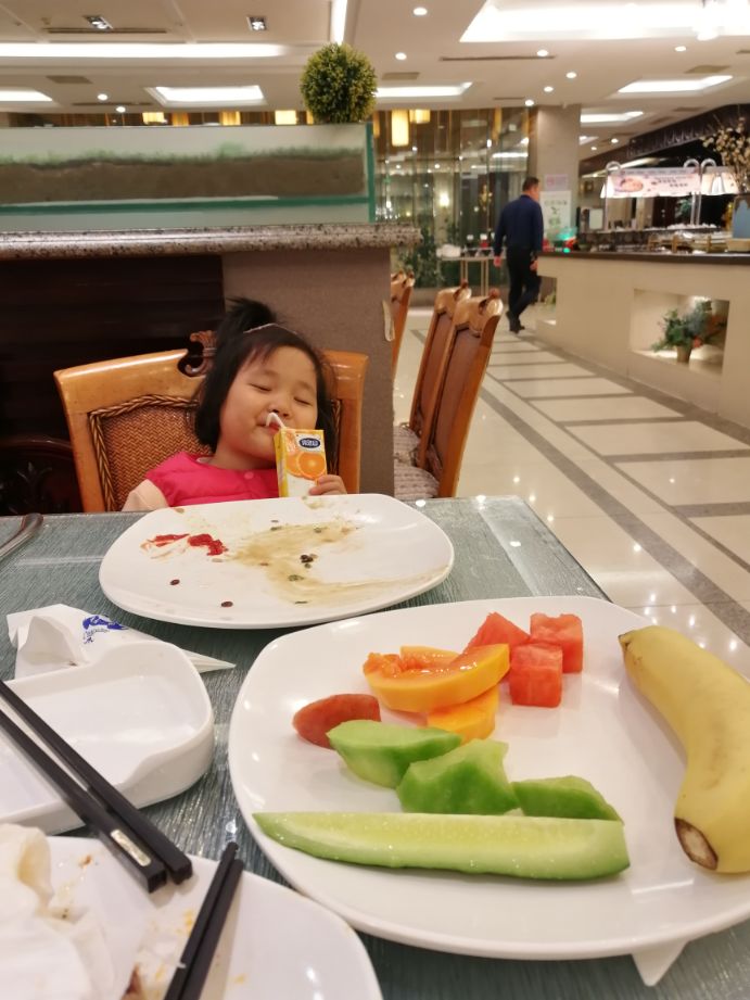 这天让我带去海边玩然后吃海天一色