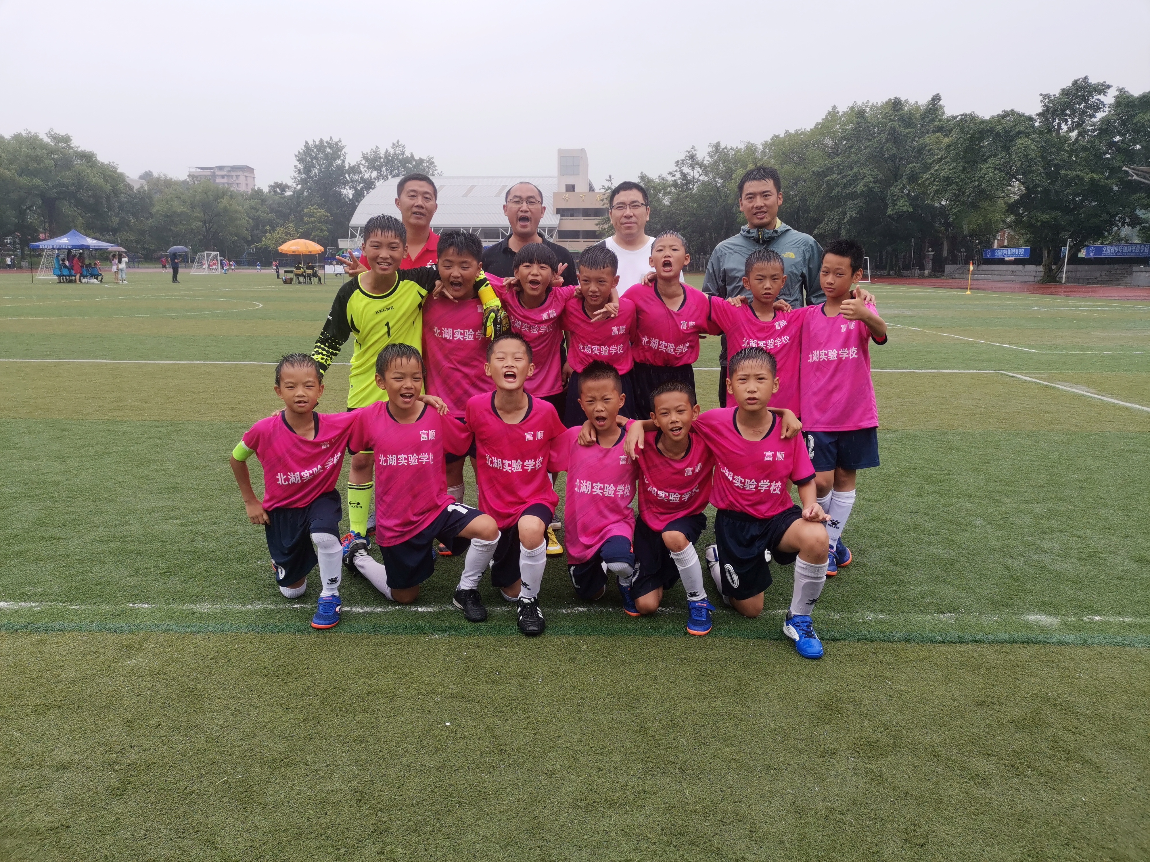 创造历史！北湖实验学校获得2019年全国青少年体育冬夏令营（四川站川南赛区）足球比赛u10组冠军