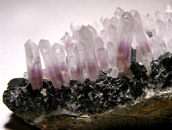 各种宝石原石的种类图片大全,高清彩色宝石原石图片大全