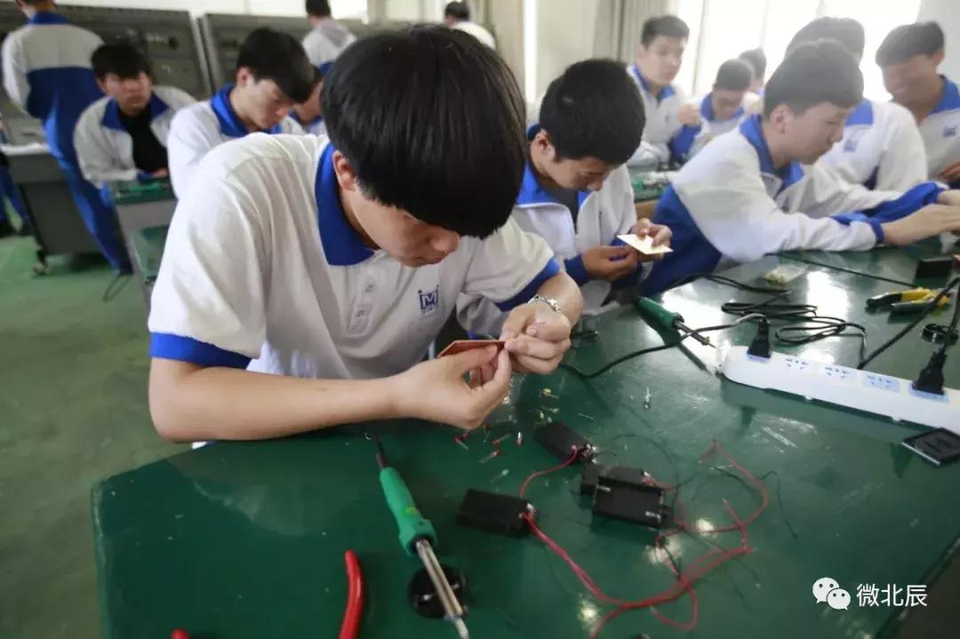 56个民族一家亲开场,民族大学56个民族快闪