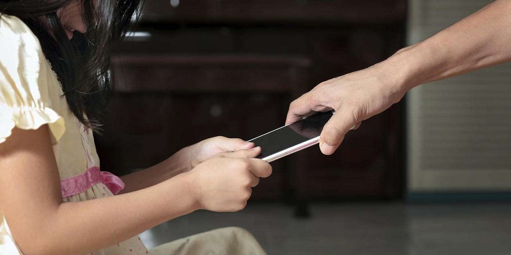 家长可以通过微信查孩子微信记录,微信如何管控孩子手机