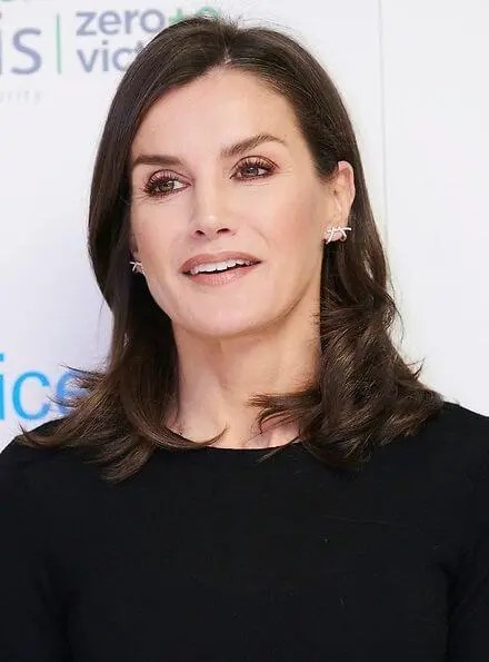 西班牙王后穿碎花半身裙,西班牙公主zara连衣裙