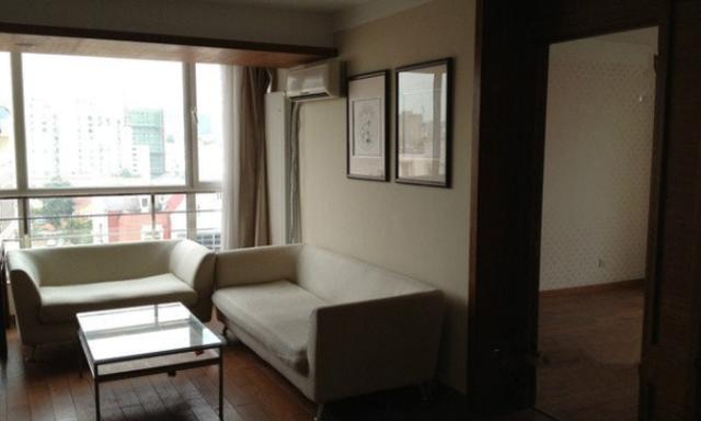 独居单身女租客房租减半,1200套房女房东减免半月房租