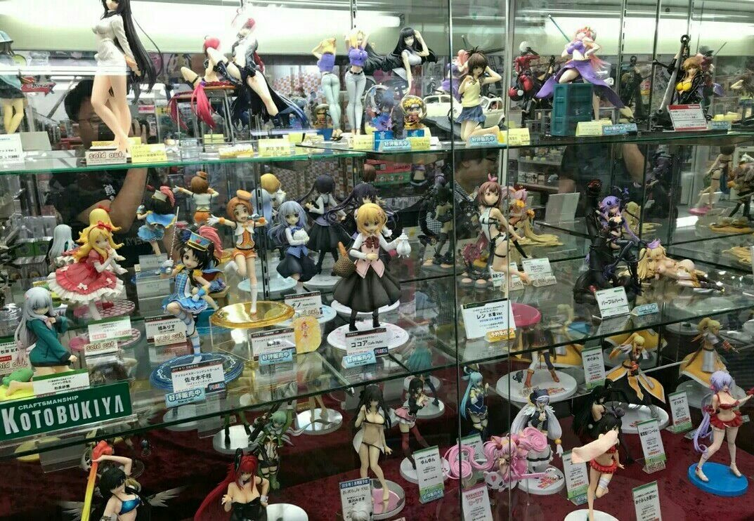 单反穷三代,手办毁一生