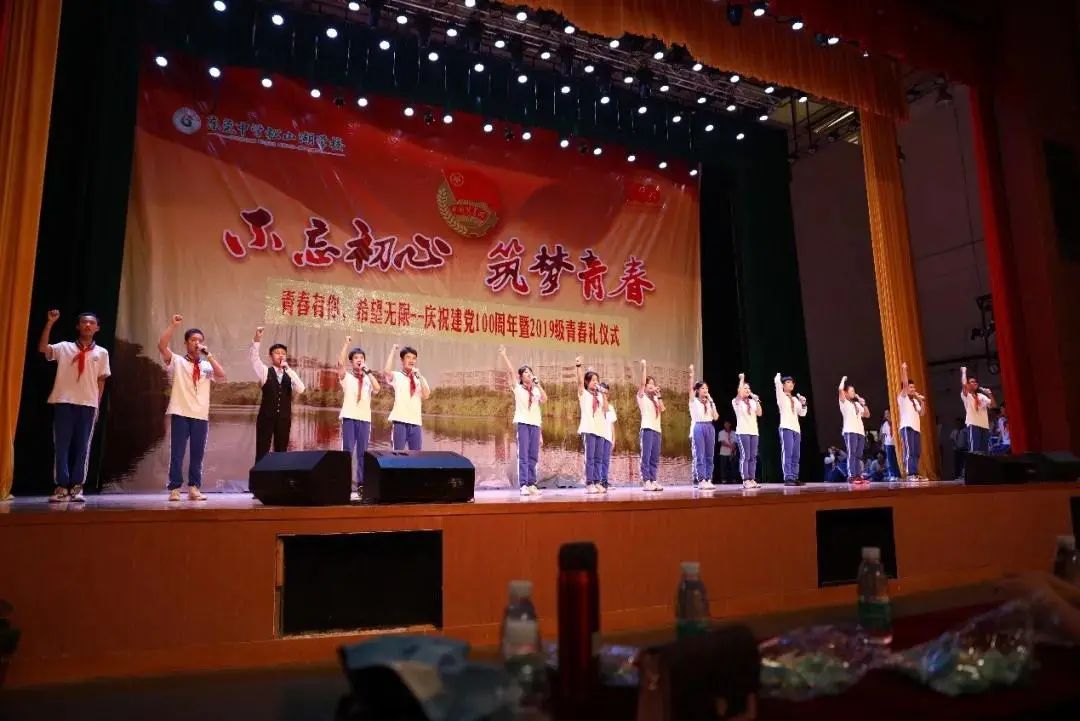 2022年东莞中学松山湖学校喜报,松山湖莞中2022重本率