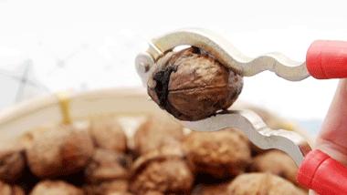 七月份青核桃好吃吗,营养又美味的鲜核桃终于成熟了