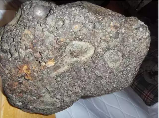 怎么判断一块石头是不是陨石,如何辨别一块石头是不是铁