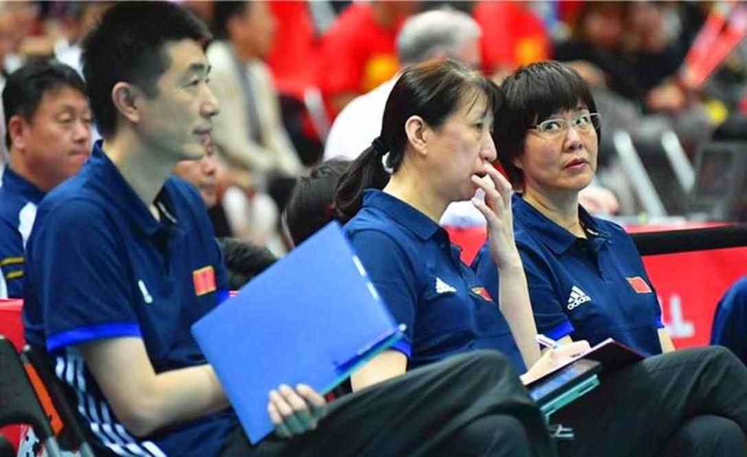 谁会替代郎平成为中国女排主教练,两大女排功勋老将回归助力郎平