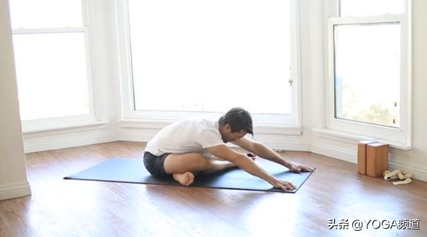 “公狗腰”out了，现在流行的是“鲨鱼线”▷每日一练