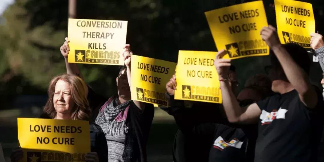 号称能“治好”Gay的医生,私下竟然喜欢同性“交友”?