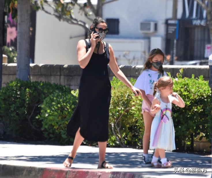 盖尔加朵挺孕肚逛街,盖尔加朵孕肚照