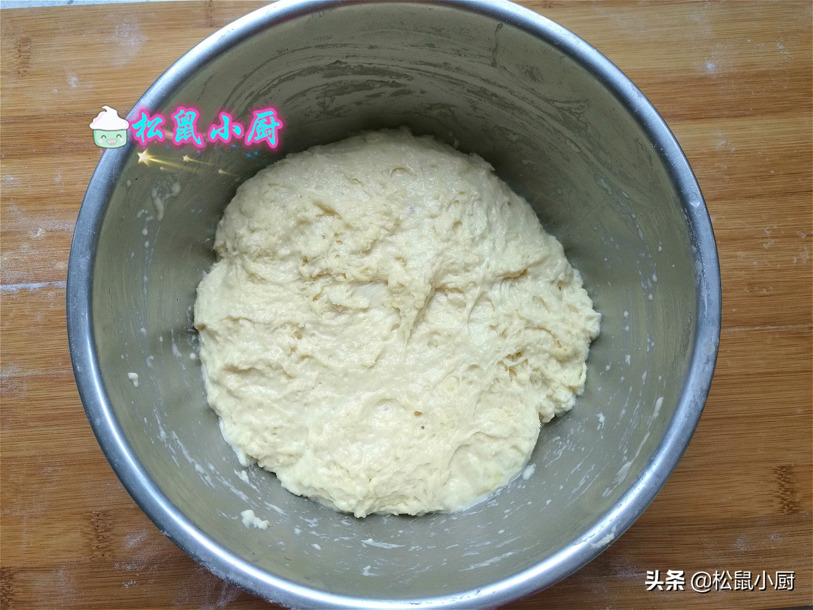 炸油条的家常做法晚上提前揉好面,过年时你吃的油条该怎么做