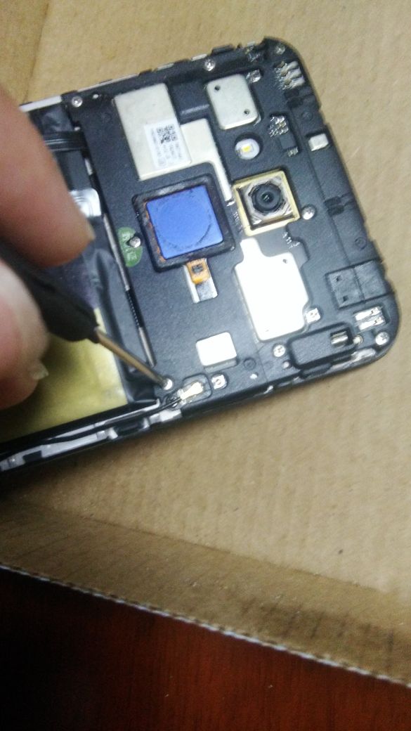 手机换电池维修小技巧视频,手把手教换手机电池