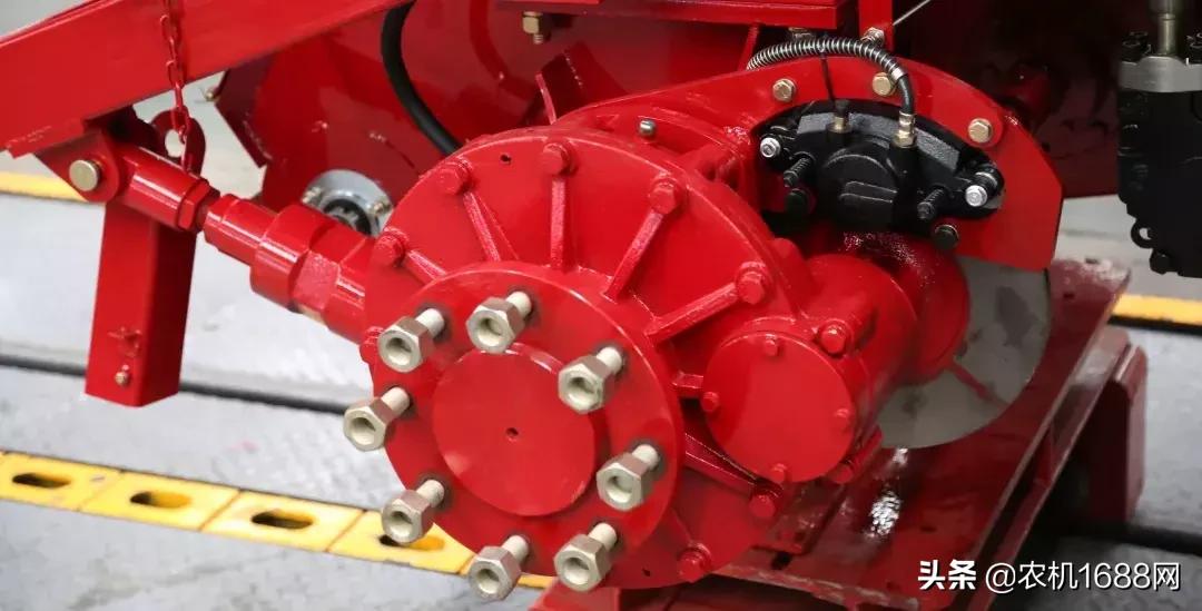 勇猛玉米收割机2021年补贴多少钱,17年的勇猛玉米收割机能卖多少钱