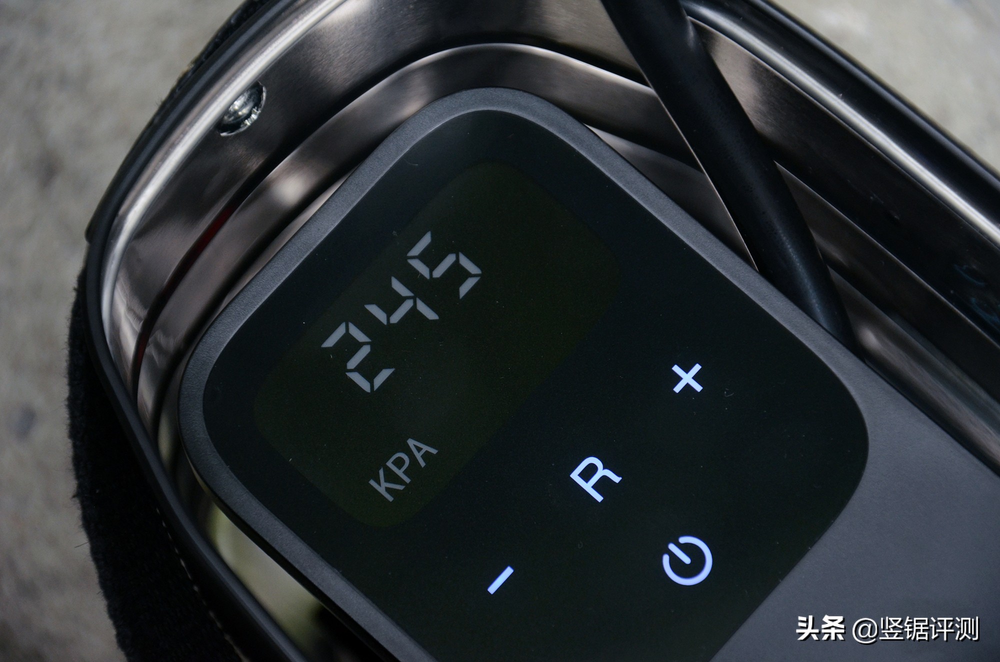 还在找人给汽车轮胎充气？小米70迈充气泵评测，方便实用