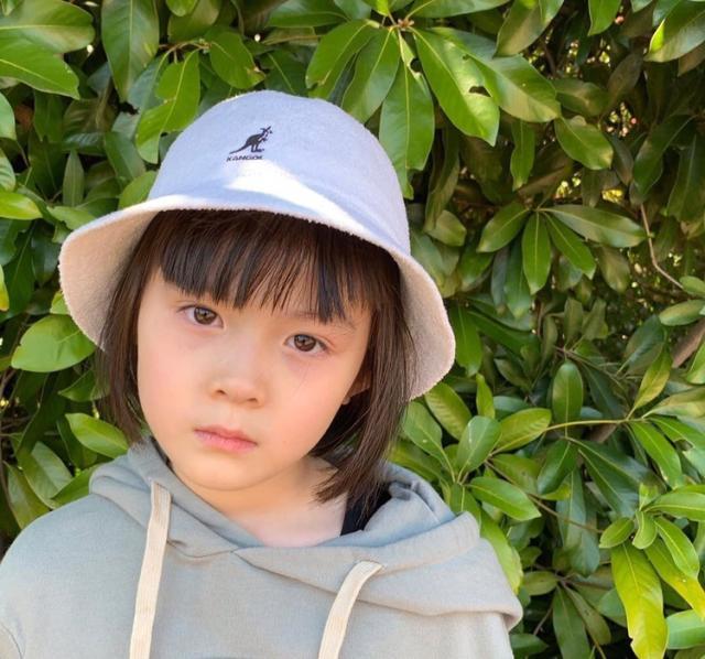 同陈冠希一个时代比较火的女艺人,这颜值跟陈冠希一模一样