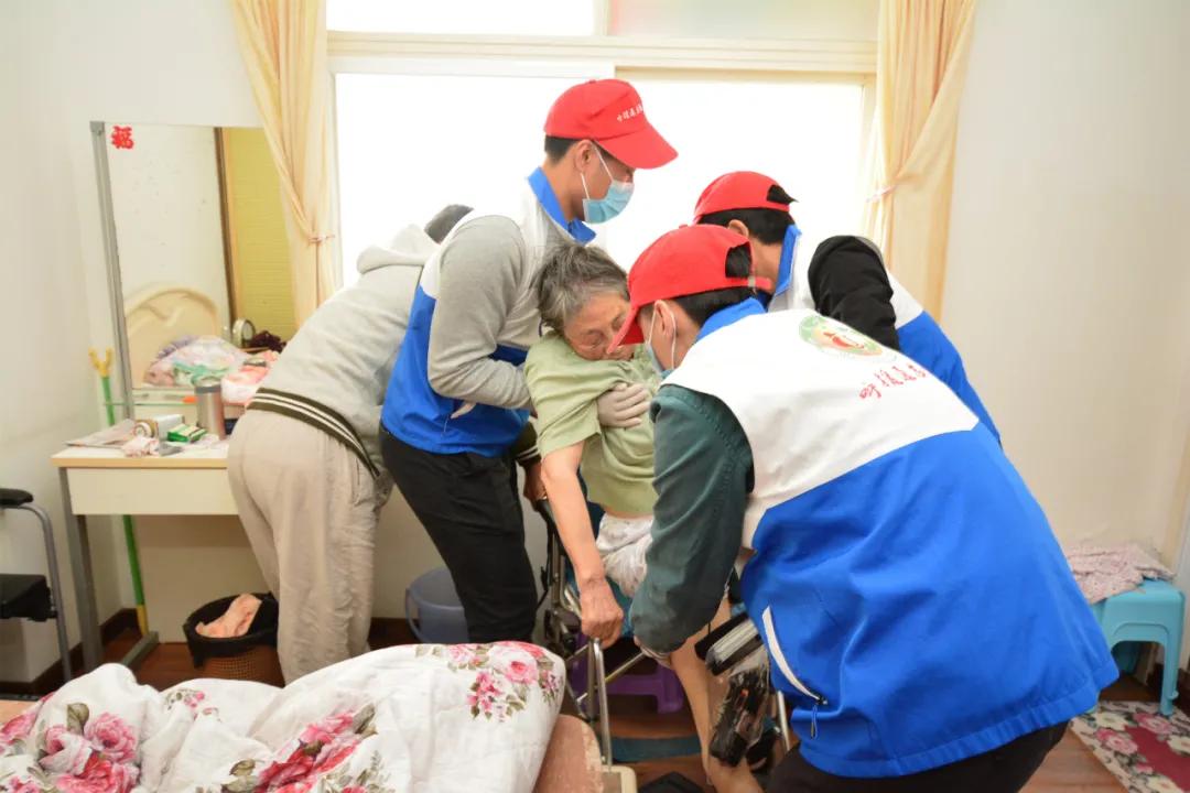 睡眠时有气道阻塞性鼾声或惊叫声,大量粘痰阻塞气道的紧急情况处理