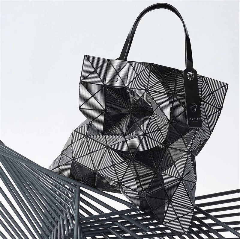 三宅一生褶皱外搭,三宅一生的褶皱艺术