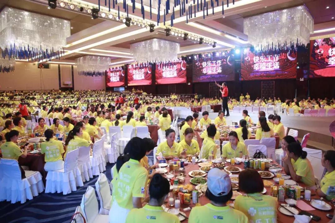 巨邦快乐集结号丨看见了，其中一艘游艇上，是我们的船长大舅哥