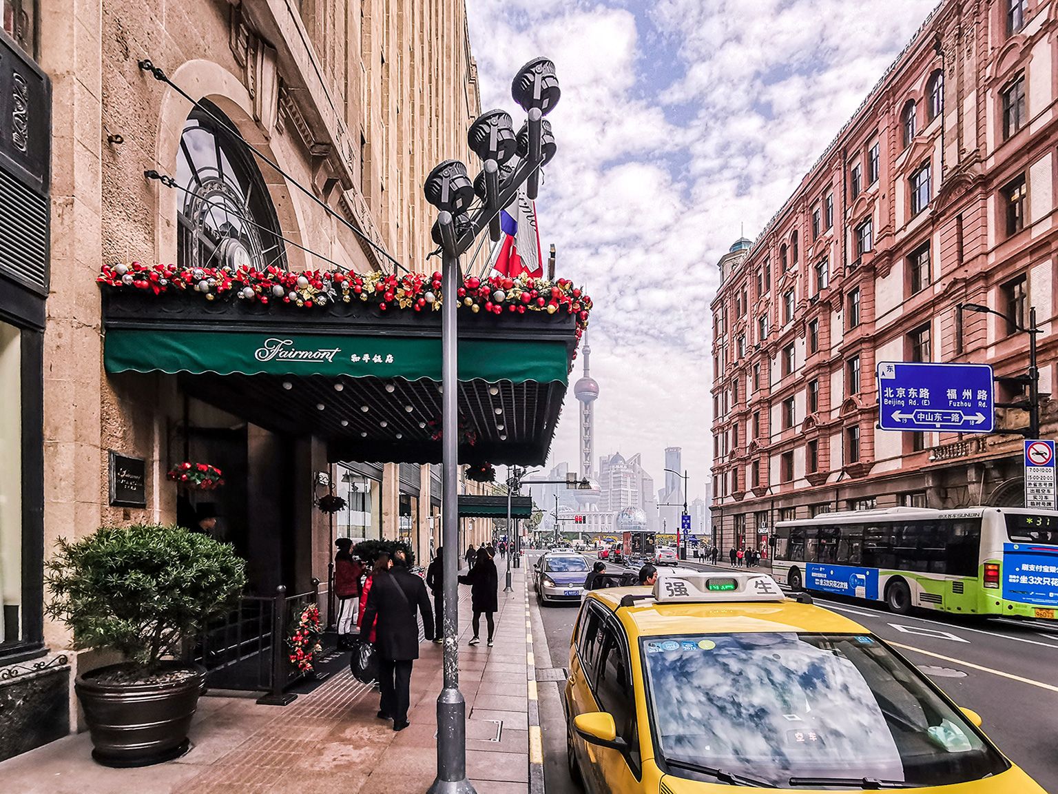 上海国际饭店建造历史影像,上海三大标志性建筑餐厅