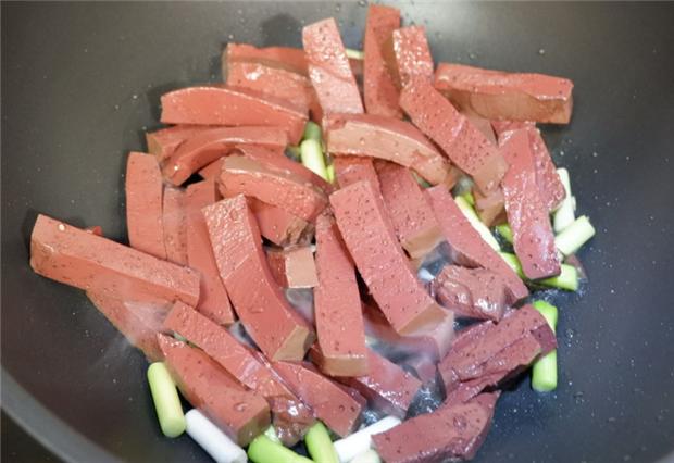 猪血做出来有腥味怎么补救,猪血怎么去除血水