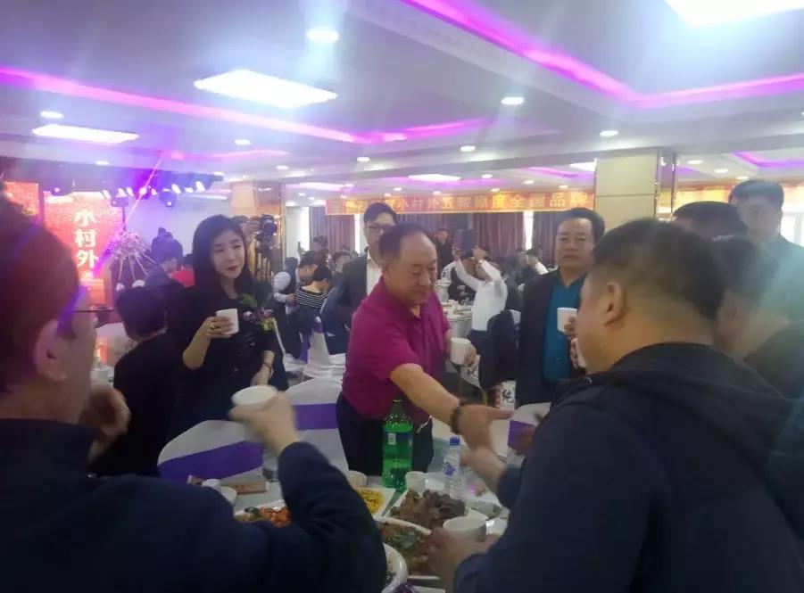 千人共庆小村外五粮原度全国品牌5s连锁店-德惠店盛大开业