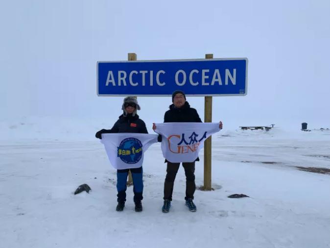 地球从南极到北极环绕一圈,地球跑一圈