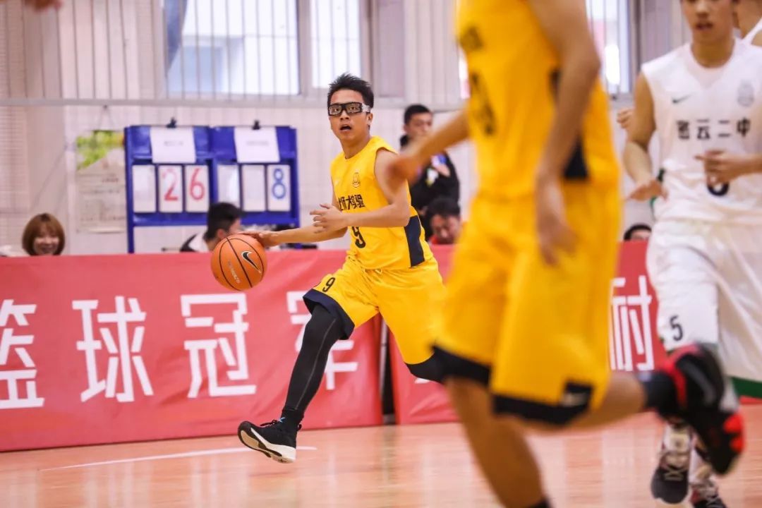 新·十六强齐亮相高中赛场见*力暴**隔扣丨18-19耐克高中联赛