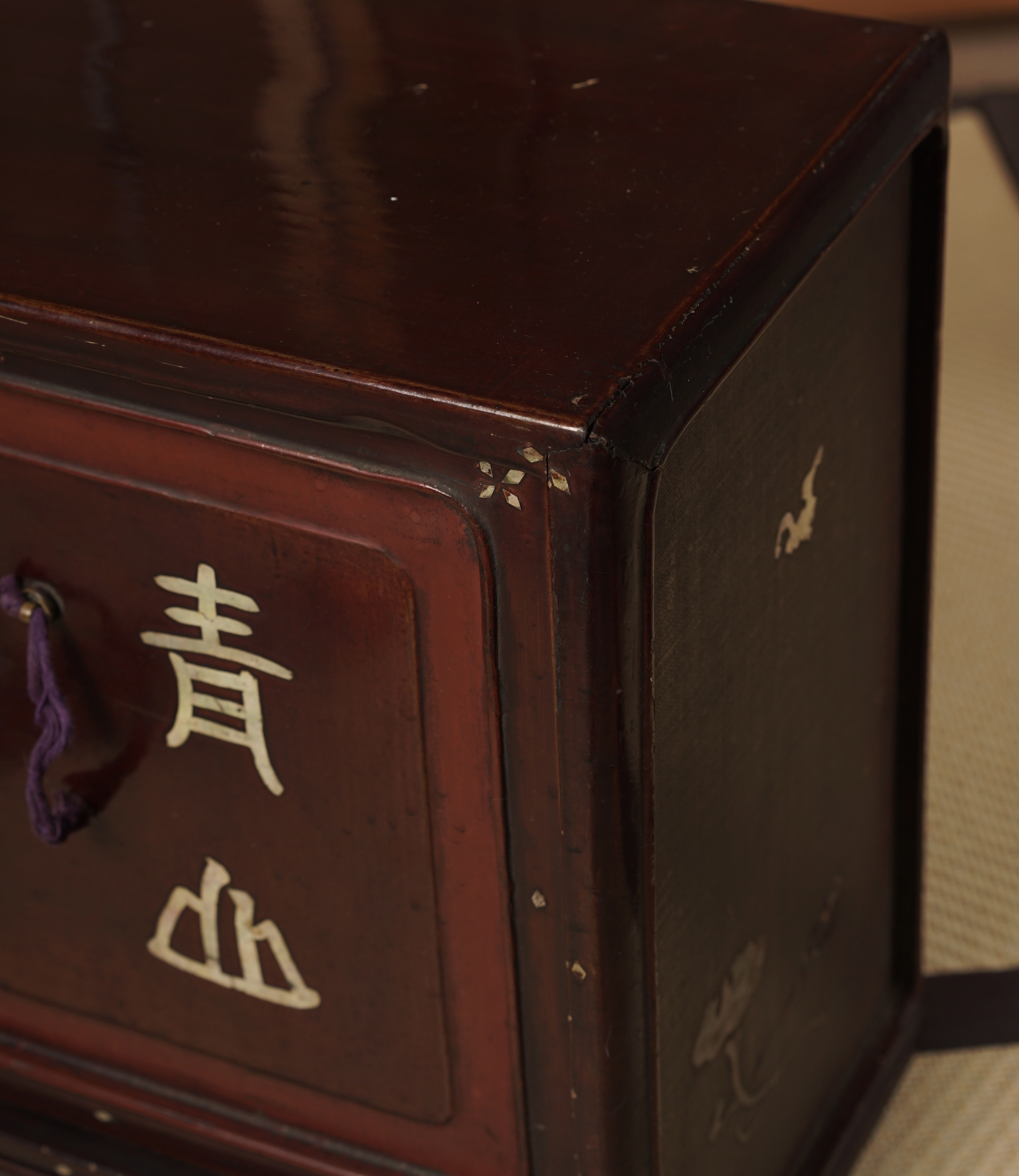 箱中藏尽天下书，阅后通晓世间理