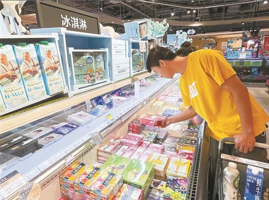 樱花牛乳味雪糕 (樱花雪糕奶香)