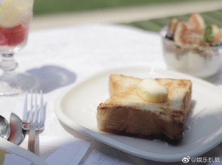 总裁夫人紫色绣球花透露花语，张大奕什么都能打版，唯独香水不行