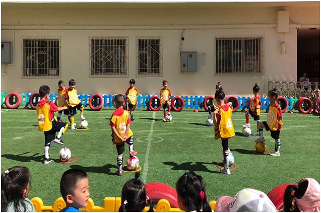 乌兰察布市娜荷芽幼儿园,幼儿园毕业杯足球对抗赛