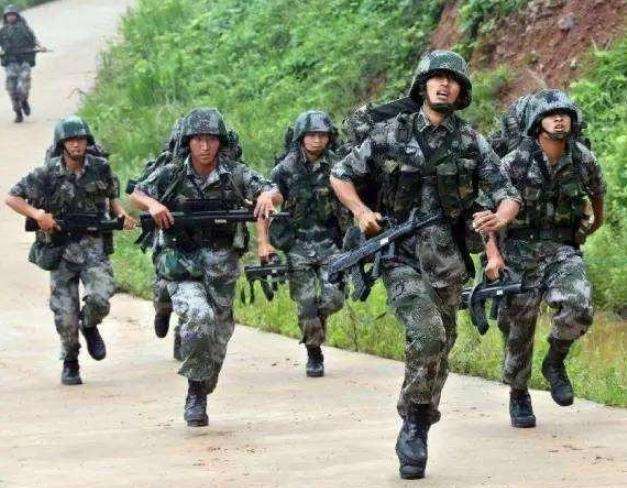 涨知识了,卫生巾在部队还能这样用!老兵描述训练全靠它