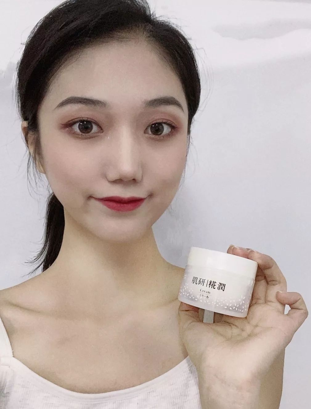 细纹已经开始向你宣战！赶紧pick好你的第一瓶抗初老产品