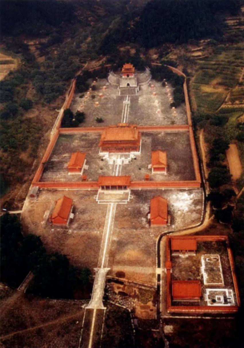 大型陵墓让盗墓贼头痛不已,一座浩大陵墓被盗墓贼洗劫一空