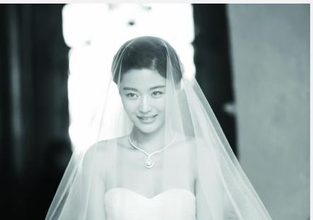 韩国明星李英爱嫁给了谁,崔贞媛和李英爱