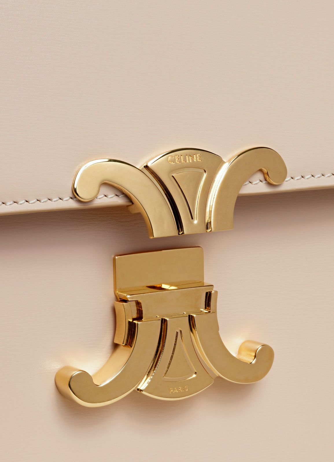 听说赛琳新款包包和南宁街头简约风更配哟~