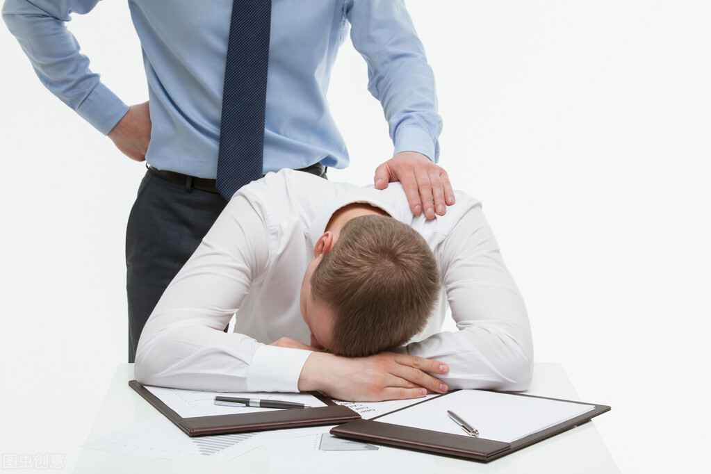 睡觉时突发抽搐什么病,睡觉突然抽搐身体发出的死亡信号