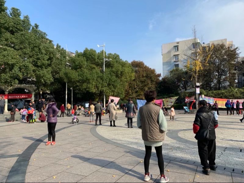 吃完饭散步满头大汗文案,早上散步满头大汗句子发朋友圈