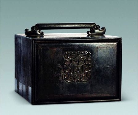 相比国之重器，形微体轻的文具盒同样反映了不同时代的美学风尚